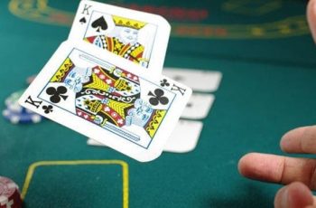 Cách chơi khôn khéo giúp thắng mọi ván Poker online