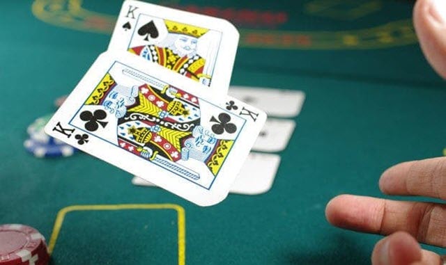 Cach choi khon kheo giup thang moi van Poker online - Hinh 1