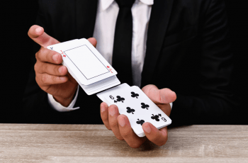 Điều gì giúp những cao thủ Blackjack kiếm tiền dễ như trở bàn tay?