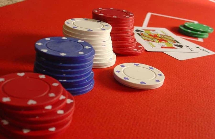 Poker trực tuyến và những mẹo chiến thắng thần thánh