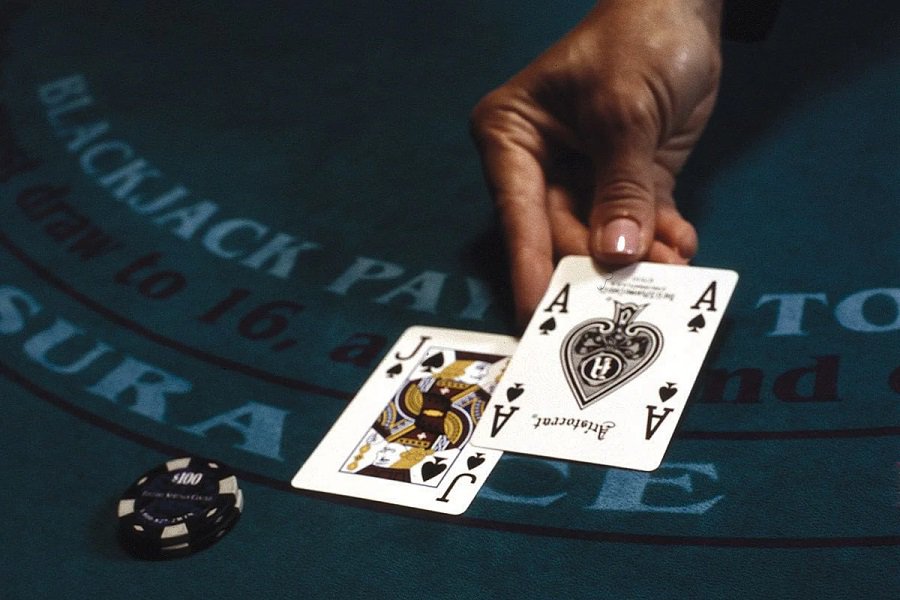 Tìm hiểu về dạng biến thể Blackjack và đặt cược phụ của trò chơi này?